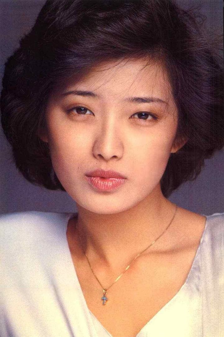 曾经红极日本的一代传奇偶像！山口百惠年轻的时候有多美？