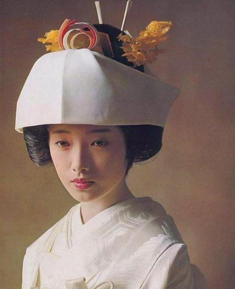 曾经红极日本的一代传奇偶像！山口百惠年轻的时候有多美？