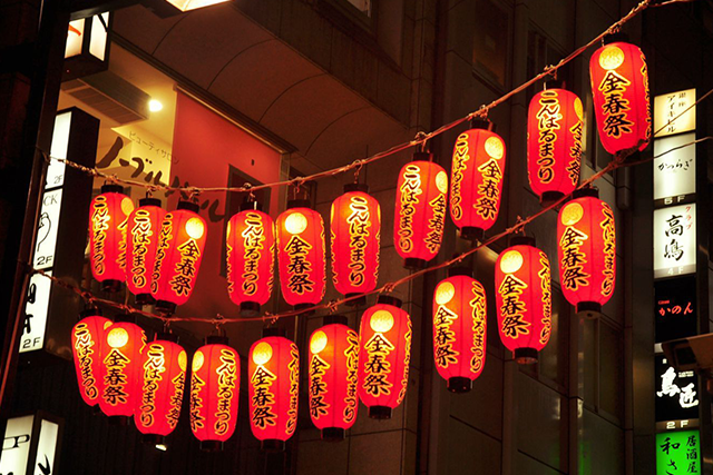 日本神奈川县箱根町举行夏日庆典让孩子体验与传承文化